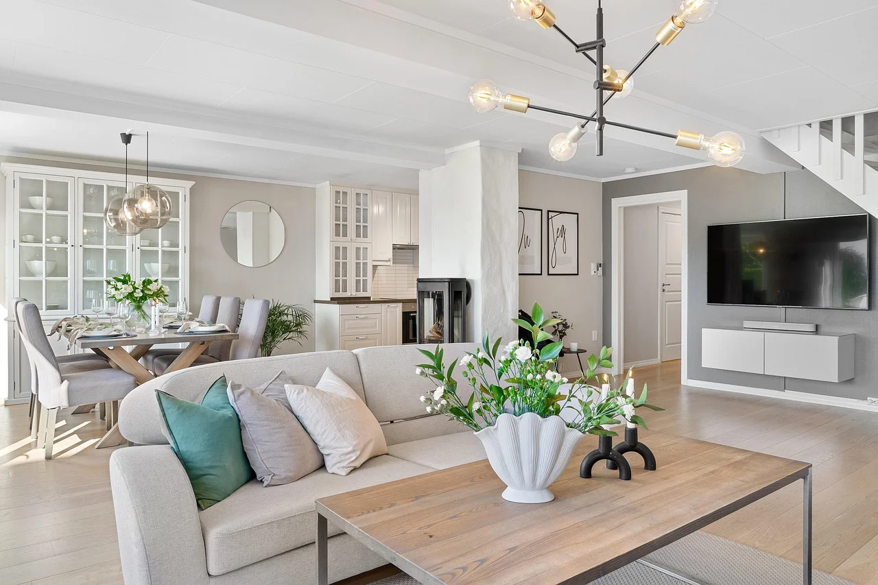 Découvrez les astuces surprenantes pour agrandir votre maison sans déménager